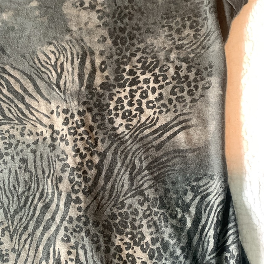 Stylish Gray animal print Women's Top L - Picture 2 of 5